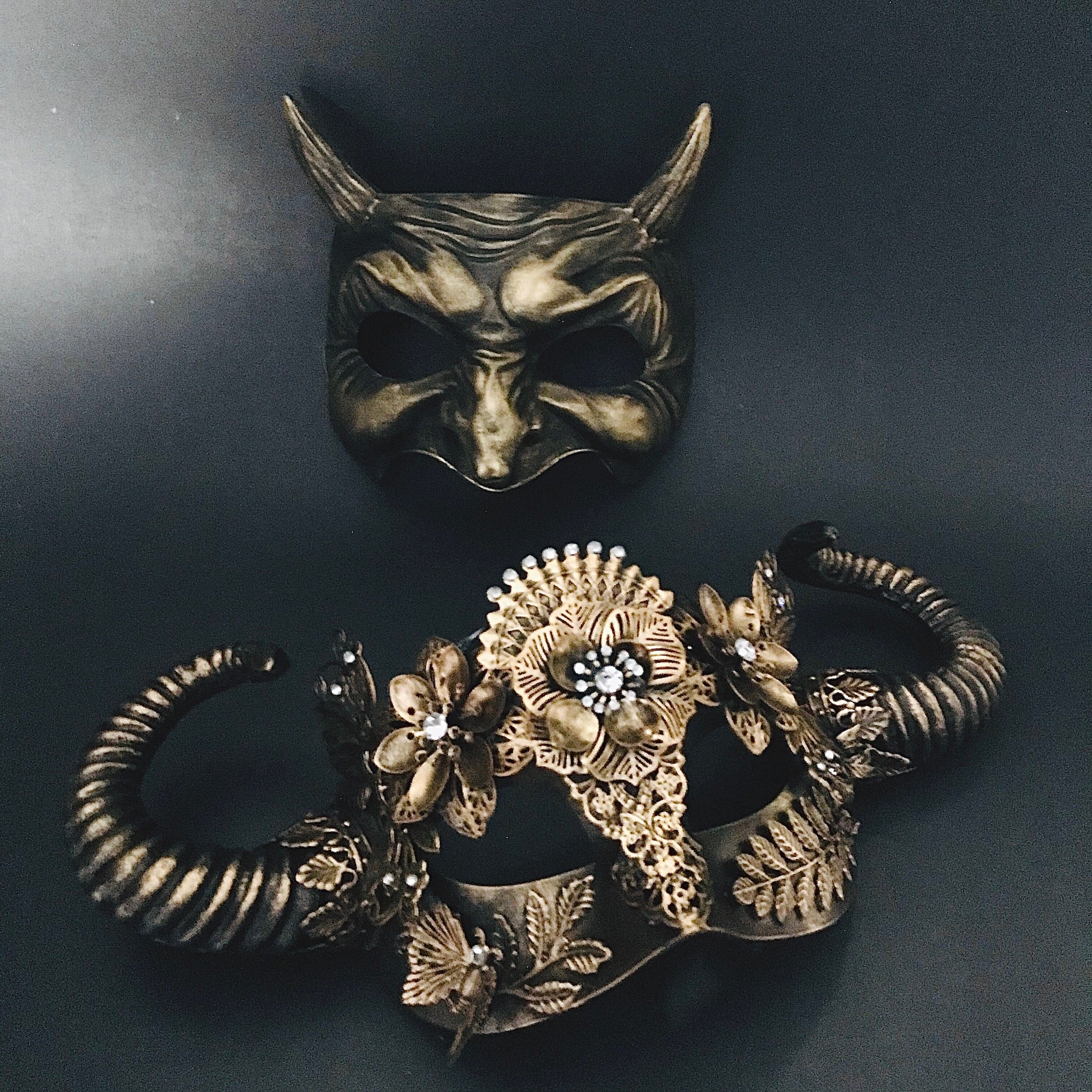 Devil’s Dance Gold Mask Set