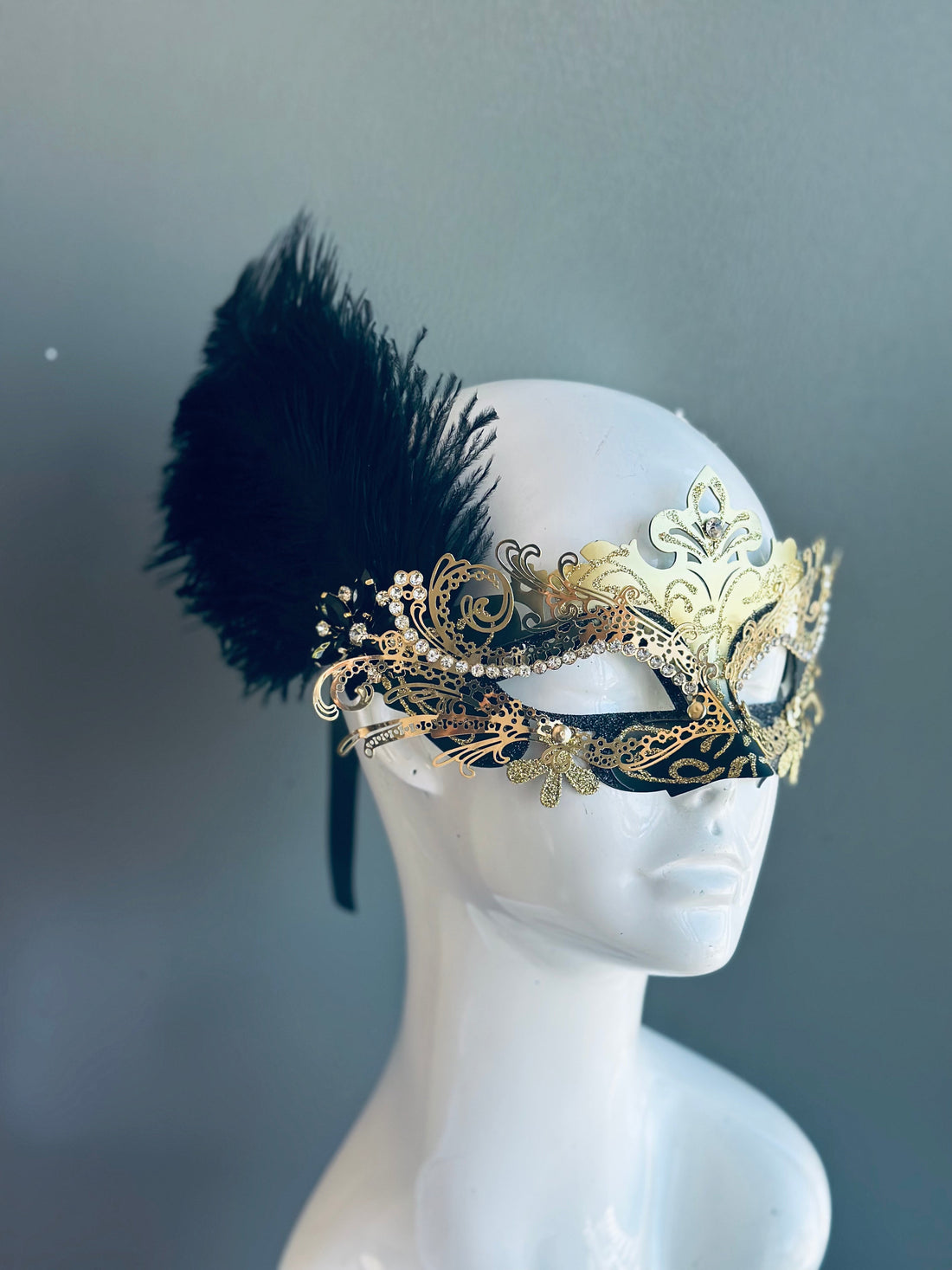 DUCA Feather Mask