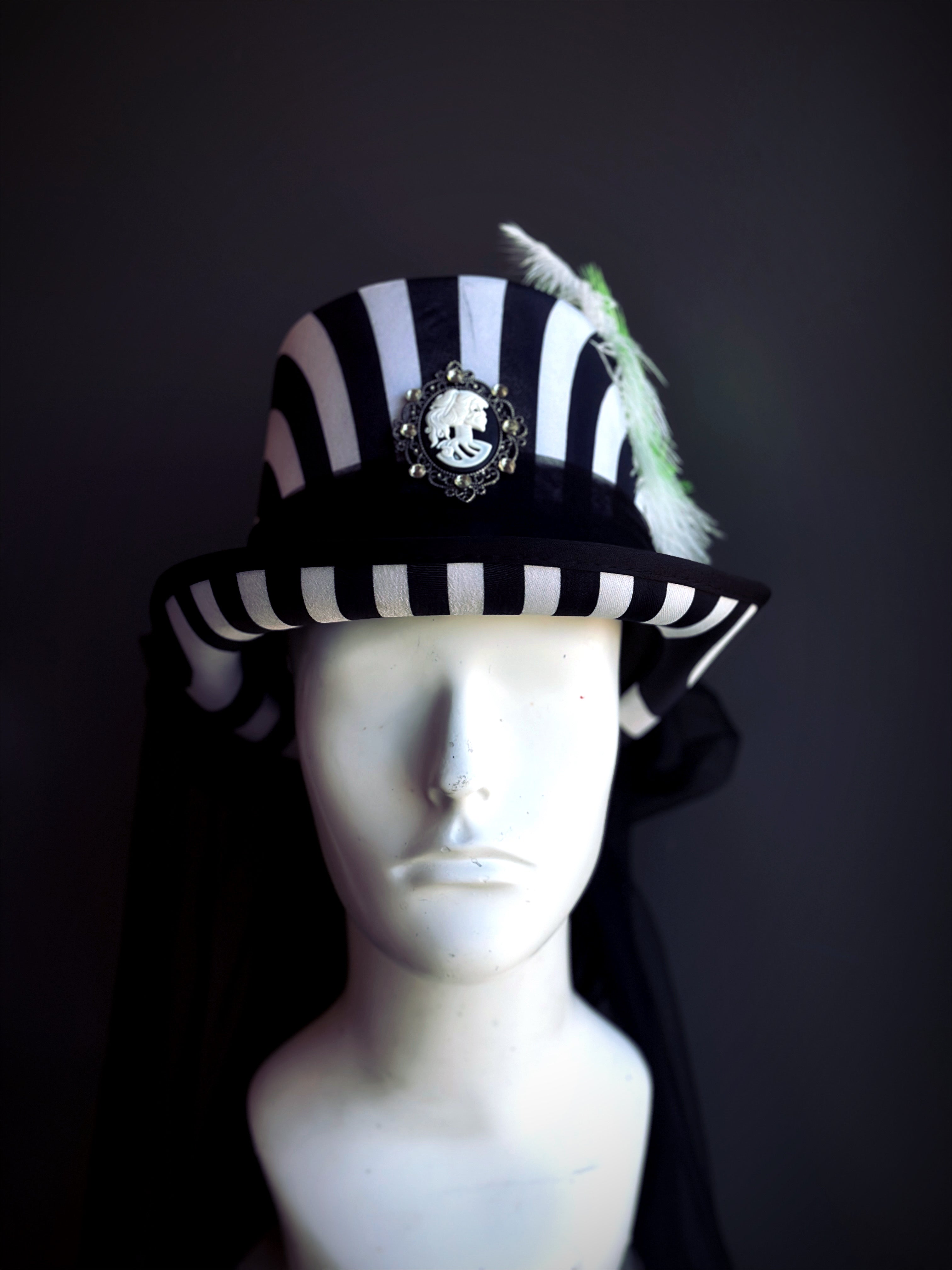 Black and white striped hat online