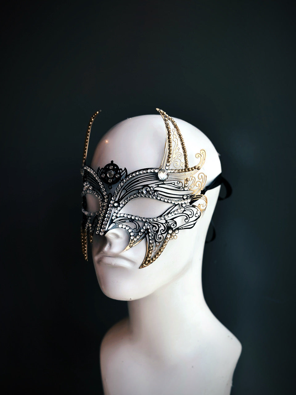 Wolverine Mask - Black/Gold