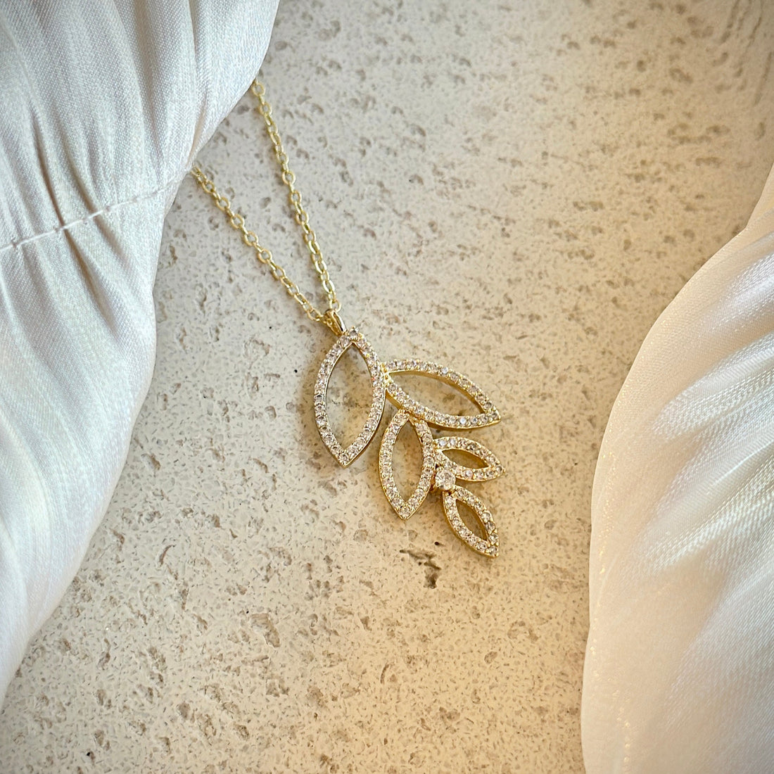 Leaf - Necklace (Gold)