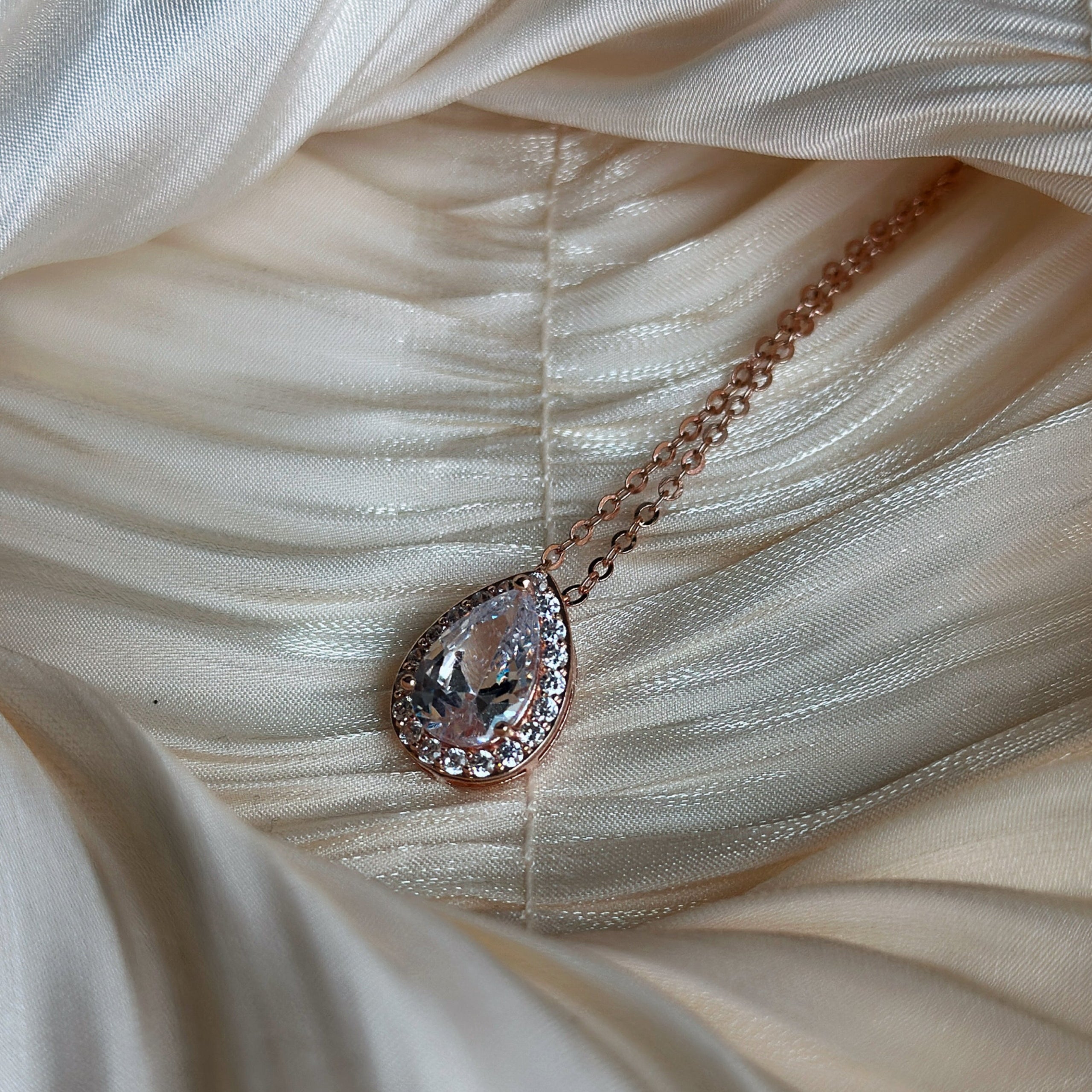 Teardrop - Necklace (Rose Gold)