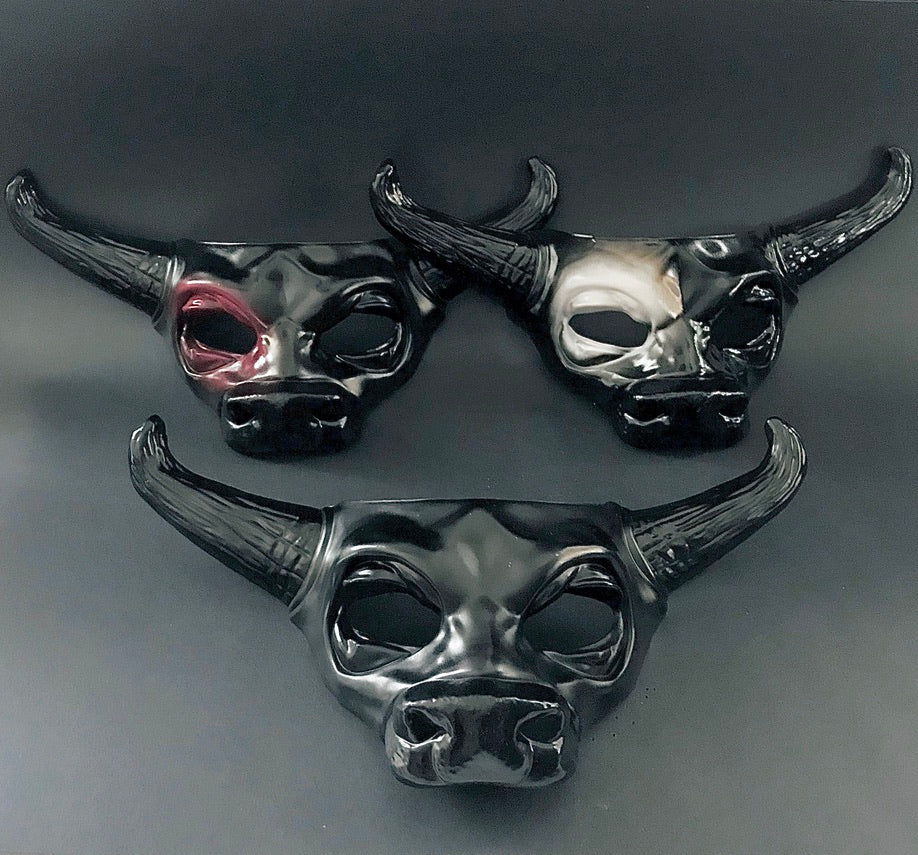 Horned bull mask in bronze - perfect for masquerade or Halloween costumes