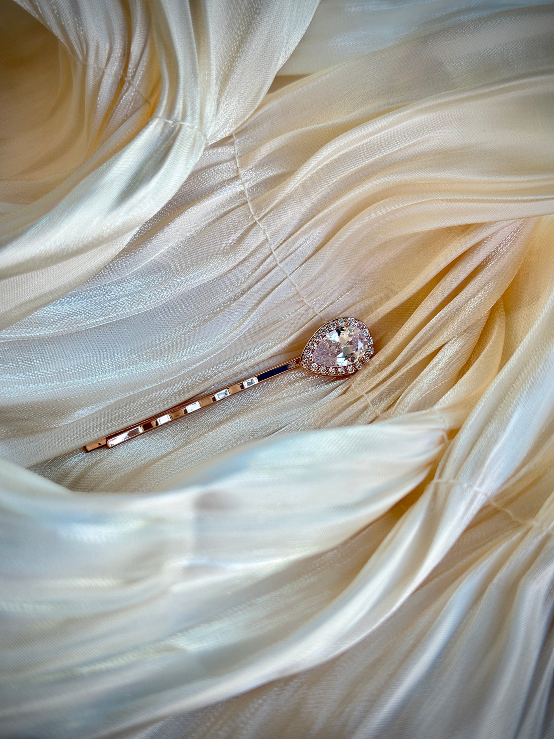 chic rose gold hairpin with a sparkling crystal accent, hypoallergenic, non-tarnish, and waterproof—ideal for elegant hairstyles.