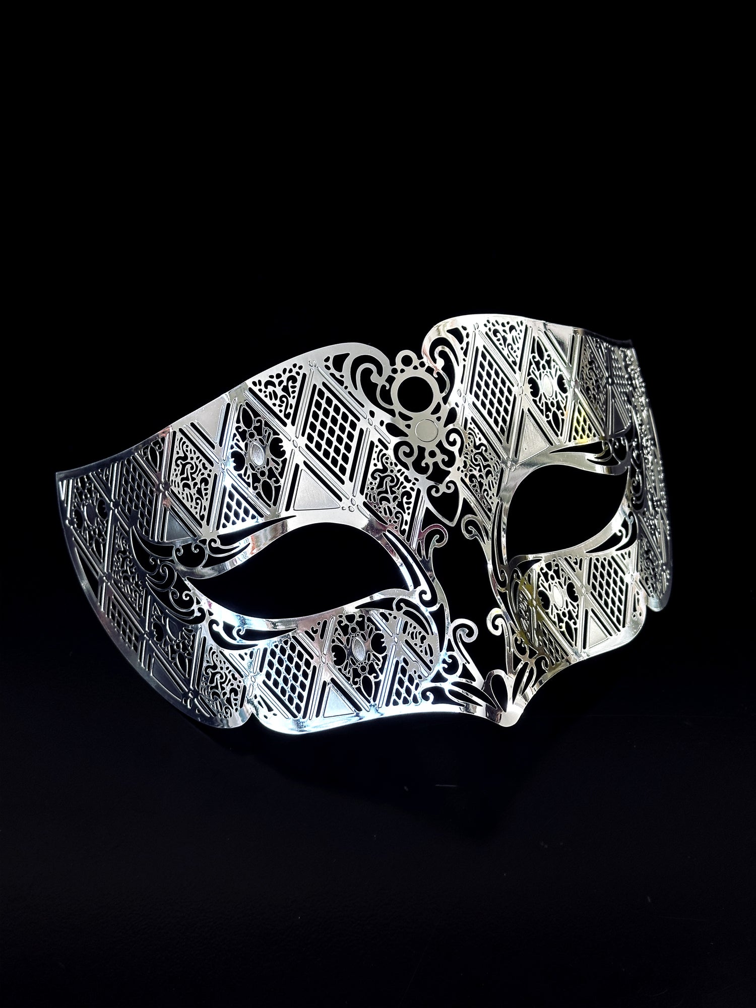 Elegant silver masquerade mask with intricate design - costume accessory