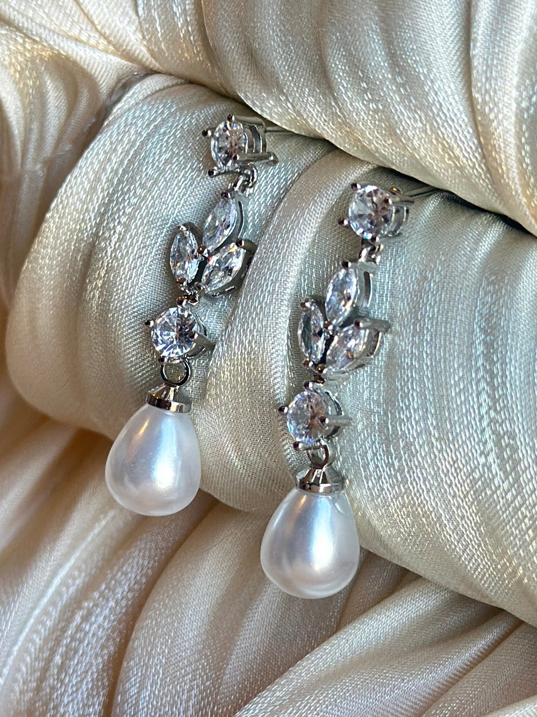 Pearl - Earrings (Silver)