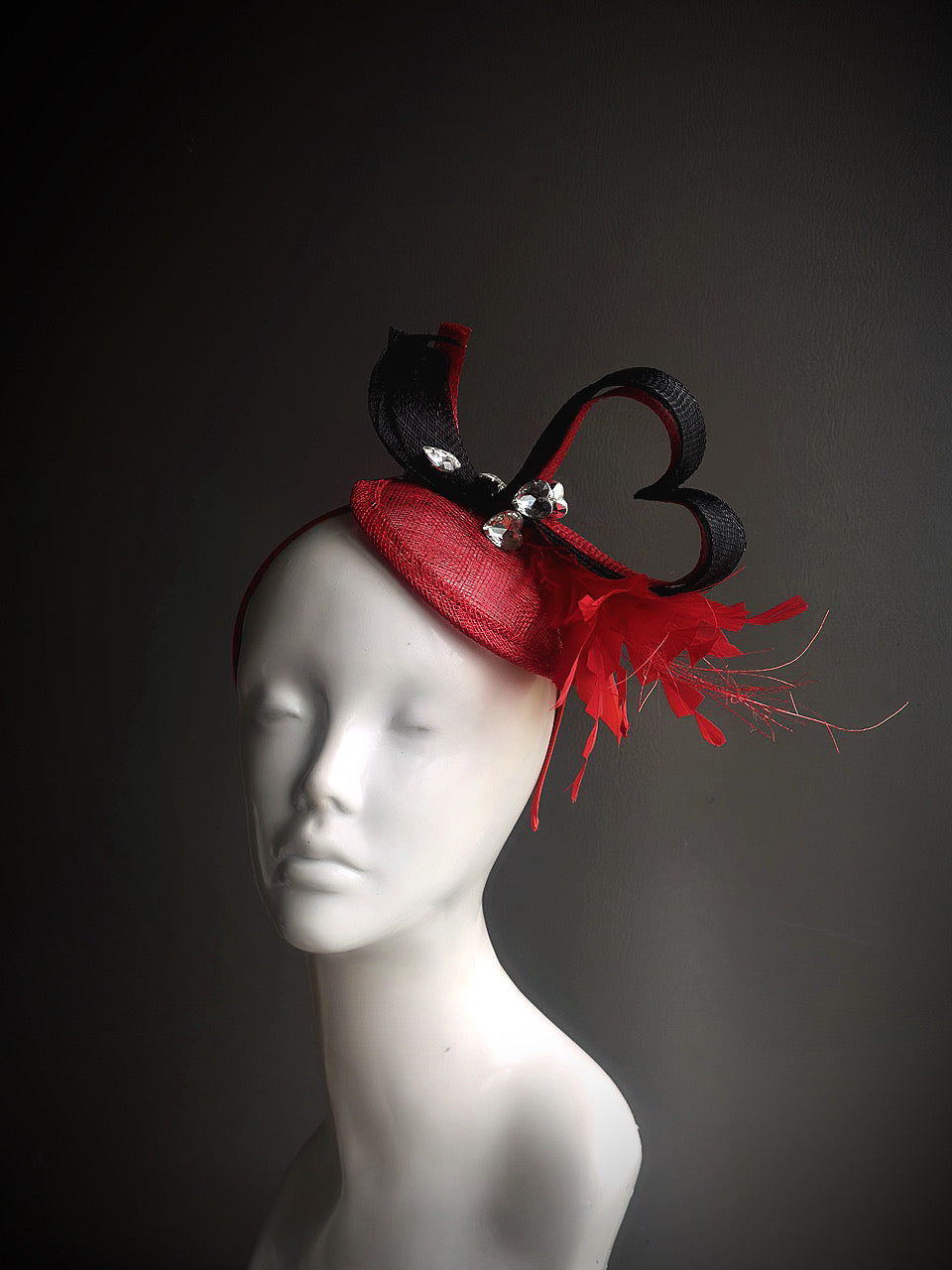 Heart-shaped red and black fascinator with rhinestones and feathers, ideal for Valentine&